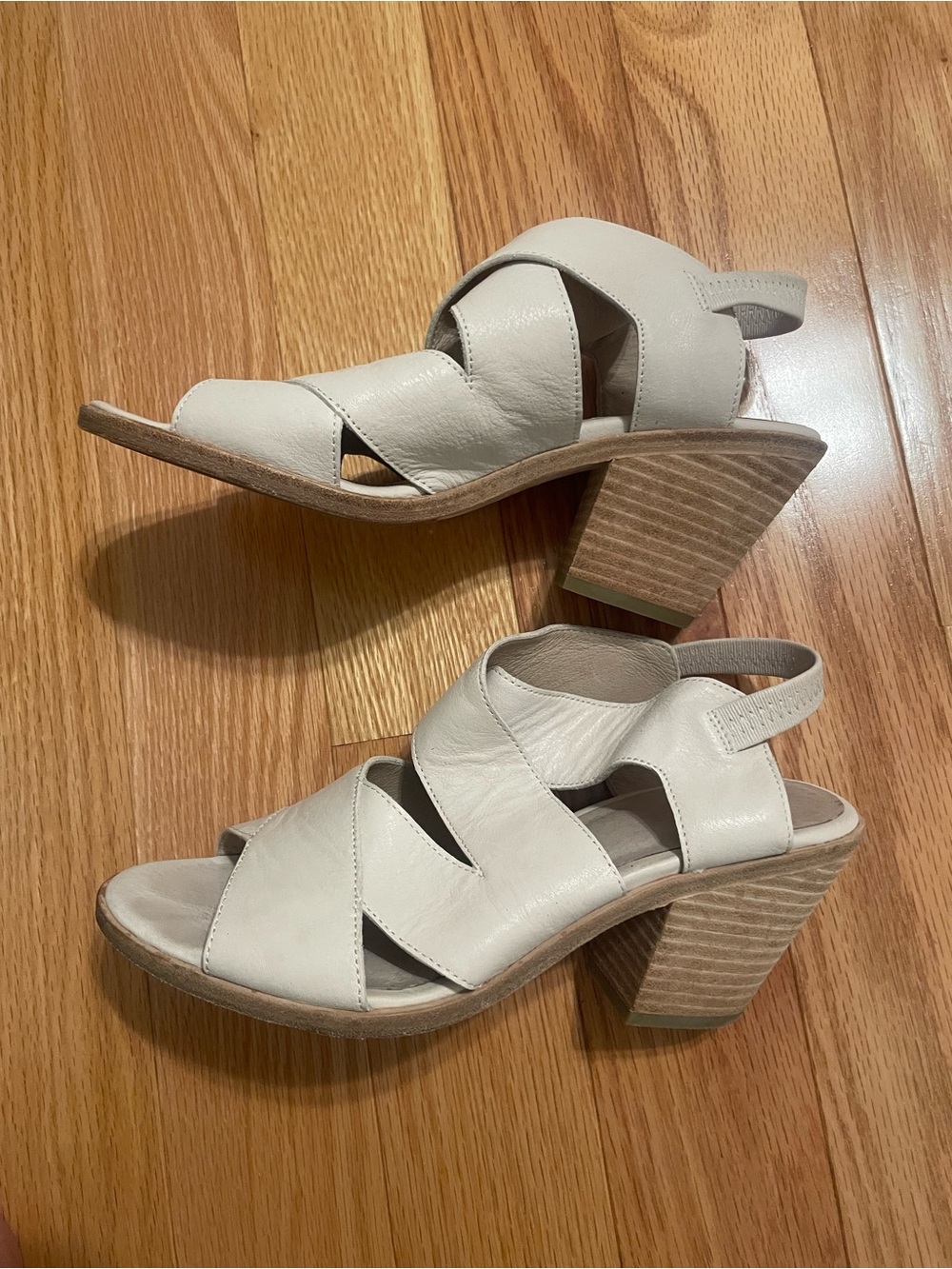 Eileen Fisher Off White Leather Crisscross Slingback Block Heel Sandals Size 7.5